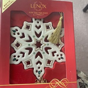 Lenox 2010 Jewelled Snowflake Ornament